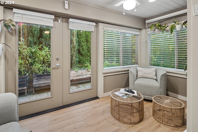 sunroom / solarium with ceiling fan