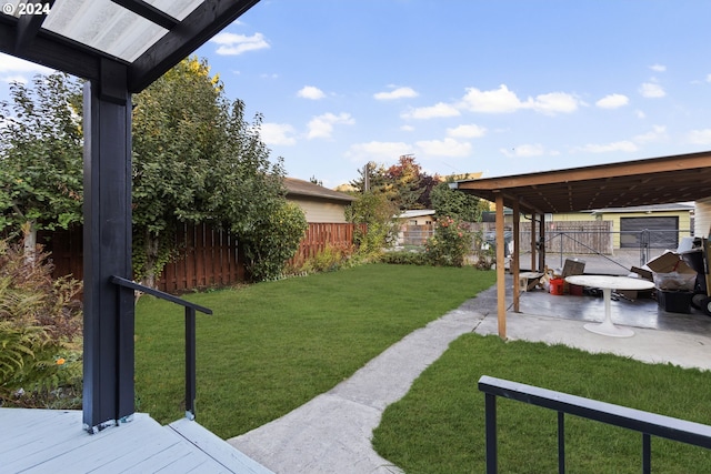 view of yard featuring a patio