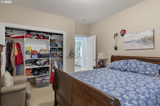 bedroom featuring carpet floors and a closet