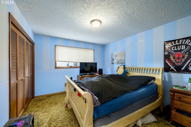 carpeted bedroom featuring a closet and a textured ceiling