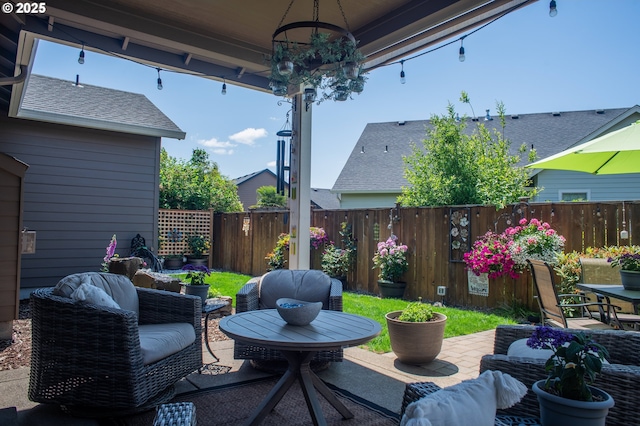1008 S 41st St, Springfield, OR 97478 - fenced backyard featuring a patio area and outdoor lounge area