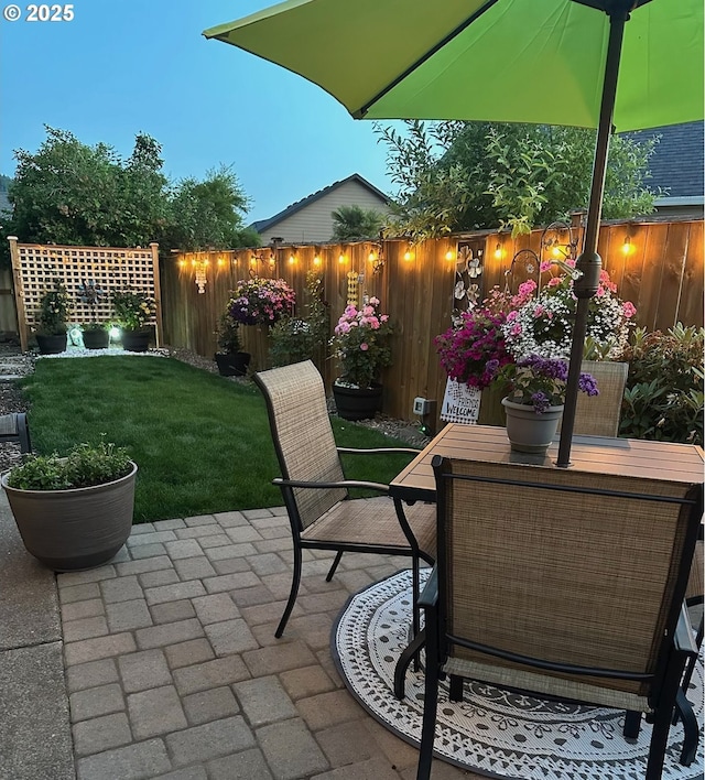 1008 S 41st St, Springfield, OR 97478 - view of patio / terrace with outdoor dining area