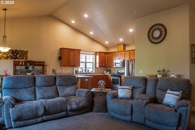 1008 S 41st St, Springfield, OR 97478 - carpeted living area with high vaulted ceiling and recessed lighting