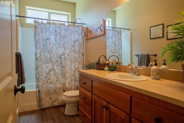 1008 S 41st St, Springfield, OR 97478 - full bathroom with vanity, toilet, wood finished floors, and shower / bath combo