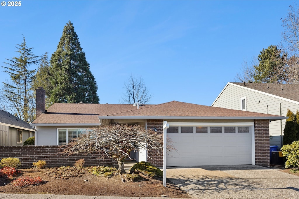 view of front facade featuring a garage