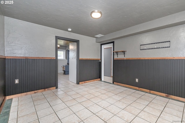 1504 SW 24th St, Troutdale, OR 97060 - tiled empty room with a wainscoted wall