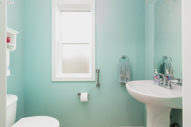 bathroom featuring sink and toilet