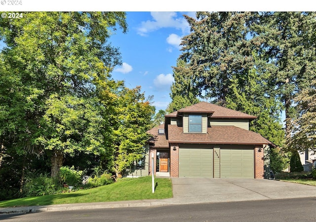 view of front of house featuring a front yard and a garage