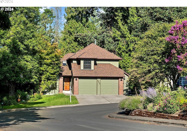 view of front property featuring a garage