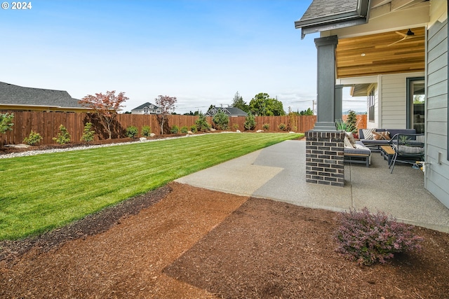 view of yard featuring a patio area