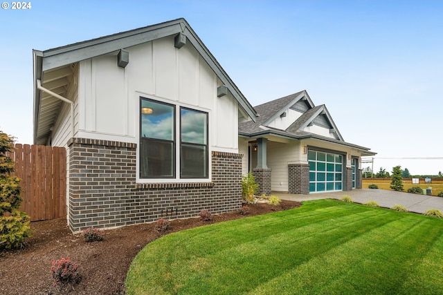 view of front of house featuring a front yard