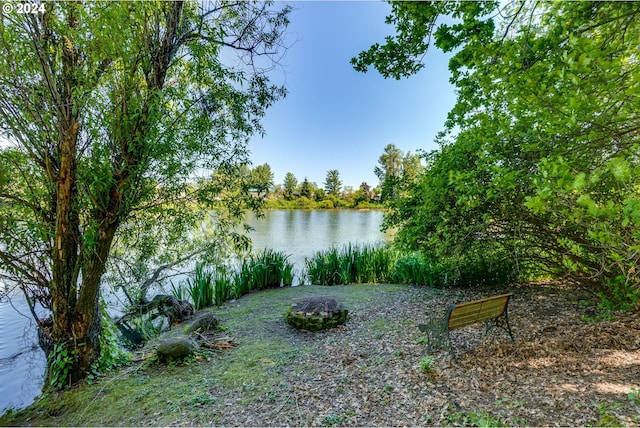 view of yard featuring a water view