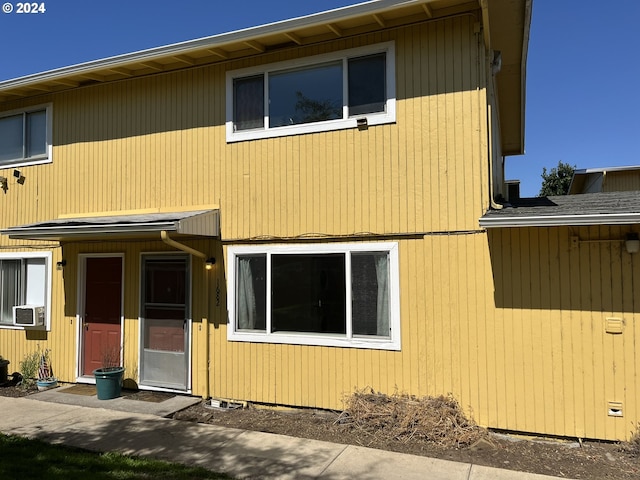 view of front facade featuring cooling unit