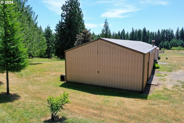 view of outdoor structure featuring a yard