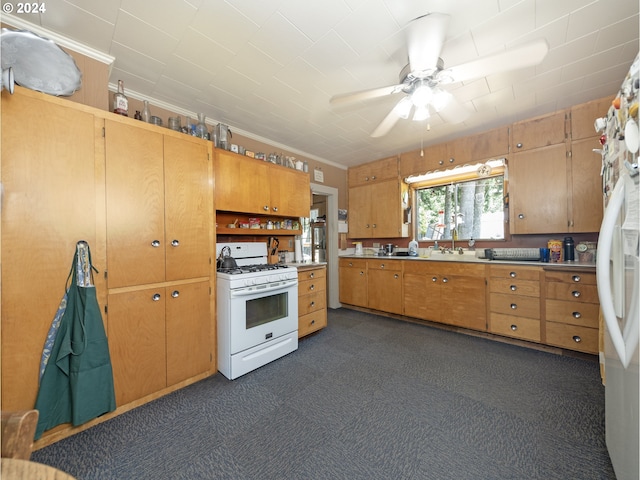 kitchen with crown molding, white appliances, sink, and ceiling fan