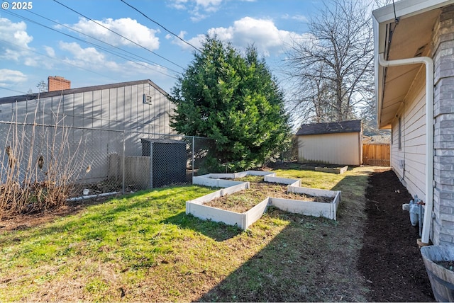 view of yard featuring a storage unit