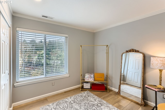 20160 SW 58th Ter, Tualatin, OR 97062 - living area featuring crown molding, a wealth of natural light, and light wood-type flooring