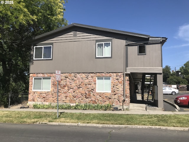 414 SE 17th St, Pendleton, OR 97801 - view of front of house featuring stone siding
