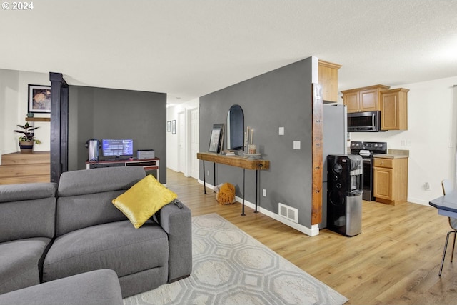 19500 S Rockie Dr, Mulino, OR 97042 - living area with light wood-style flooring and baseboards