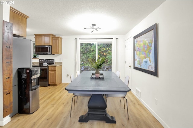 19500 S Rockie Dr, Mulino, OR 97042 - dining area featuring light wood finished floors and baseboards
