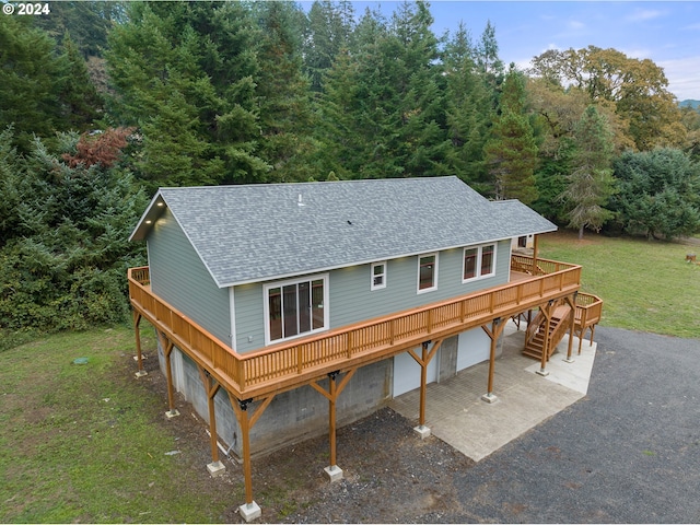 back of house featuring a yard