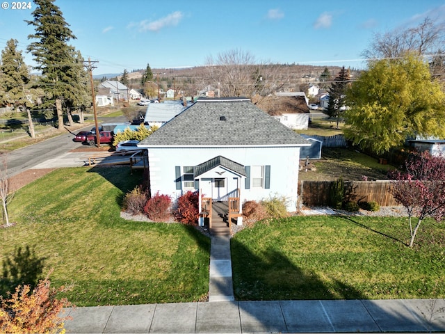 view of front of house with a front lawn