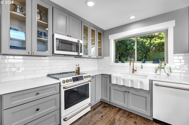 40700 NE Skye View Dr, Washougal, WA 98671 - kitchen featuring gray cabinetry, white appliances, a sink, tasteful backsplash, and recessed lighting