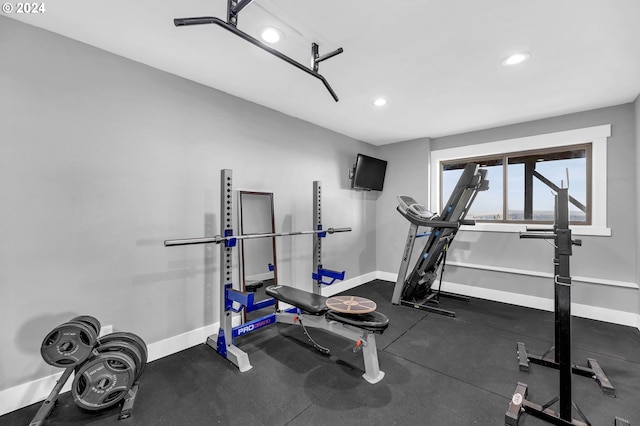 40700 NE Skye View Dr, Washougal, WA 98671 - workout room featuring baseboards and recessed lighting