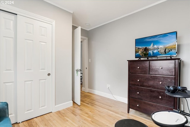 sitting room with light hardwood / wood-style floors and ornamental molding