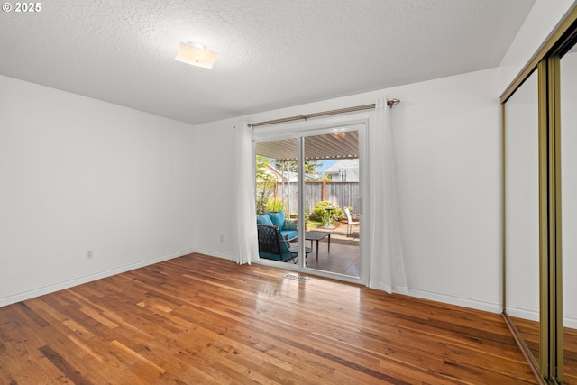 1499 Walton Way, Woodburn, OR 97071 - unfurnished room featuring wood finished floors and a textured ceiling