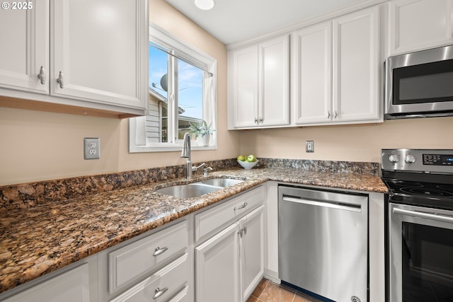 1499 Walton Way, Woodburn, OR 97071 - kitchen featuring stainless steel appliances, white cabinetry, and dark stone counters
