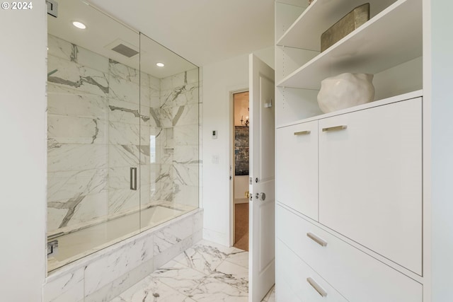 bathroom with tiled shower / bath