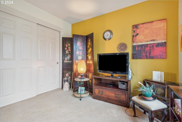 living room with carpet