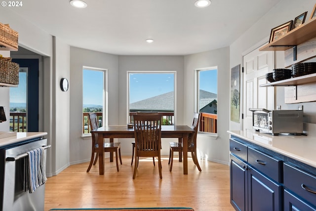 dining space featuring baseboards, light wood-type flooring, and recessed lighting