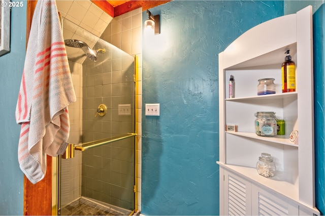 bathroom featuring a shower with shower door and vaulted ceiling