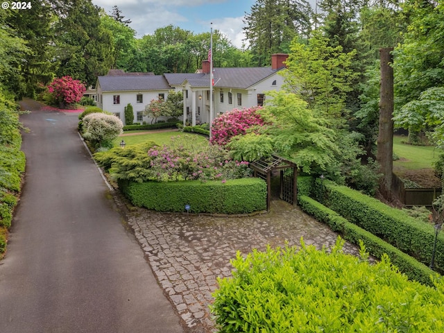 view of front of property with a front yard