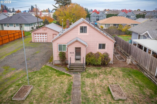 view of front of house featuring a front yard