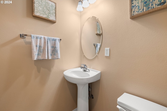 bathroom featuring toilet and sink