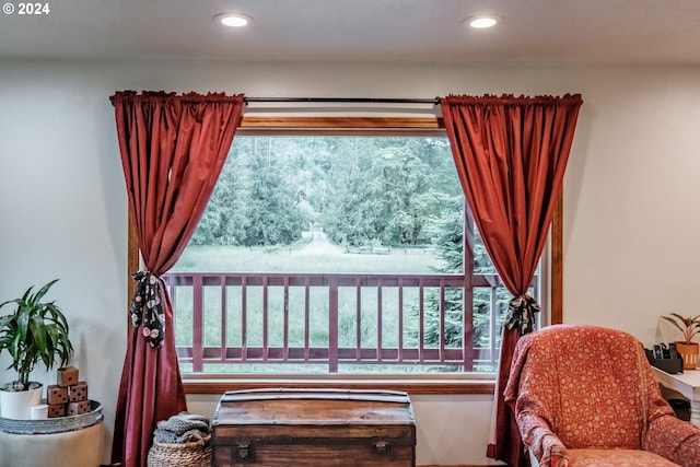 42681 Island Inn Dr, Lebanon, OR 97355 - living area with recessed lighting