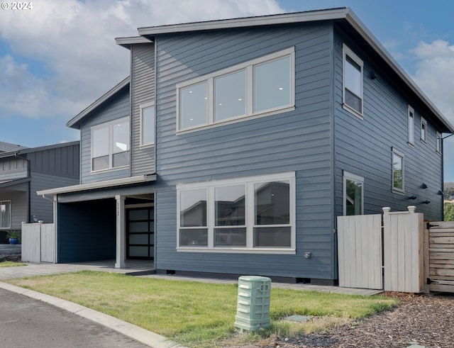 view of front of home with a front yard