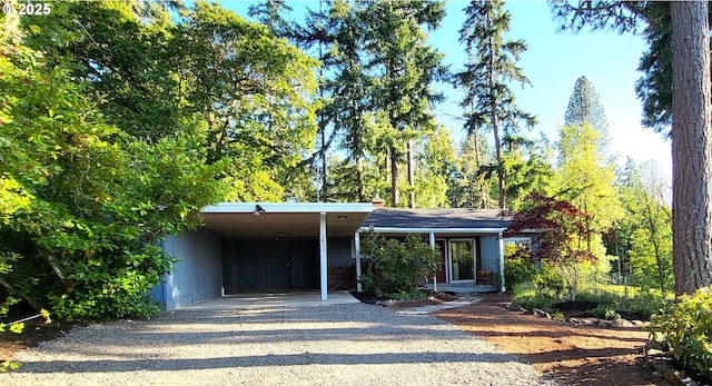 1400 W 40th St, Eugene, OR 97405 - ranch-style home featuring driveway and a carport