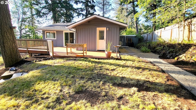 1400 W 40th St, Eugene, OR 97405 - rear view of property featuring a wooden deck
