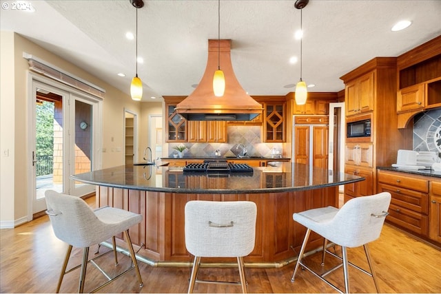 kitchen featuring pendant lighting, decorative backsplash, and a spacious island