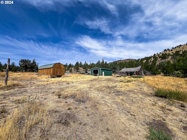 view of yard with a rural view and an outbuilding