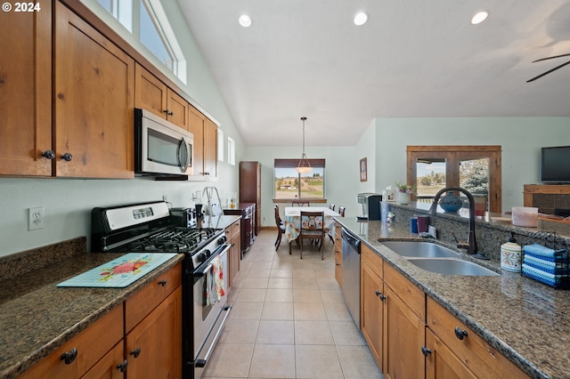 kitchen featuring stainless steel appliances, a wealth of natural light, sink, and lofted ceiling