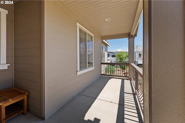 balcony featuring covered porch