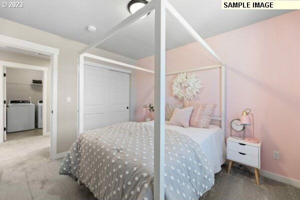 bedroom with carpet flooring, washing machine and clothes dryer, and a closet