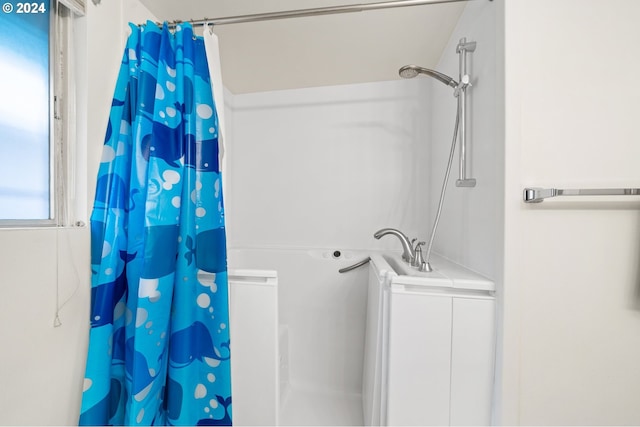 bathroom with curtained shower