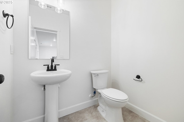 bathroom featuring sink and toilet