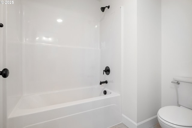 bathroom featuring toilet and washtub / shower combination